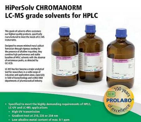 PRO LC/MS - ACETONITRIL, METHANOL, VODA PRO LC/MS - ACETONITRIL, METHANOL, VODA Nyní zařazujeme do sortimentu požadovaná HPLC rozpouštědla pro LC/MS – acetonitril, methanol a vodu. Mají vysokou UV propustnost při 210 , 235 a 254 nm, nízký obsah alkalických kovů max. 0,1 ppm, jsou filtrovaná přes 0,2 µm, naplněná do skleněných lahví pod dusíkem, s uzávěrem obsahujícím PTFE pro zabránění kontaminace a s analytickým certifikátem. Nečistoty na plynovém chromatogramu nejsou vyšší než 5 ng/l lindanu (detektor ECD) a 10 ng/l ethylparathionu (detektor PND). Pod značkou BDH Prolabo nyní obdržíte celý sortiment do 25.2.2012 za výhodné ceny: Acetonitril HiperSolv LC/MS Balení 1 litr kat.č. 83640.290P cena: 1260 Kč + DPH Balení 2,5 litru kat.č. 83640.320P cena: 3050 Kč + DPH Methanol HiperSolv LC/MS Balení 1 litr kat.č. 83638.290P cena: 380 Kč + DPH Balení 2,5 litru kat.č. 83638.320P cena: 595 Kč + DPH Voda HiperSolv LC/MS Balení 1 litr kat.č. 83645.290P cena: 215 Kč + DPH Balení 2,5 litru kat.č. 83645.320P cena: 430 Kč + DPH Věříme, že přijatelné ceny těchto vysoce kvalitních rozpouštědel brzy využijete.