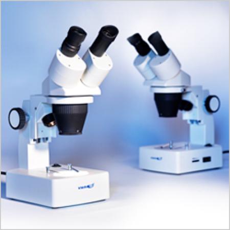 Stereomikroskopy STB Vhodn&eacute; pro použit&iacute; v oblasti &scaron;kolstv&iacute; a vzděl&aacute;v&aacute;n&iacute;, biologick&eacute;ho v&yacute;zkumu, ale i pro průmyslov&eacute; aplikace jako např. kontrola elektroniky 3-D pohled na vzorkuNastaviteln&yacute; očn&iacute; rozestup okul&aacute;růPracovn&iacute; vzd&aacute;lenost 88 mm&Scaron;irok&eacute; zorn&eacute; pole okul&aacute;rů 10 &times; / 20 mmOsvětlen&iacute;: kombinace horn&iacute;ho halogenov&eacute;ho (12 V/10 W) a spodn&iacute;ho z&aacute;řivkov&eacute;ho (5 W)Sklon hlavy 45&deg;,&nbsp; otočn&aacute; 360&deg; Jednoduch&aacute; dioptrick&aacute; korekce Stolek na prepar&aacute;t s matnou podložn&iacute; deskou Hřebenov&yacute; zaostřovac&iacute; syst&eacute;m s regulac&iacute; tuhosti choduNab&iacute;dka plat&iacute; do 29.6.2012          Model         Objektiv         Kat.č.         Cena bez   DPH             STB 100         1x/2x         630-0741P         4 459 Kč             STB 200         1x/3x         630-0742P         4 550 Kč             STB 300         2x/4x         630-0743P         4 915 Kč        &nbsp;&nbsp;
